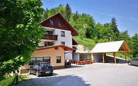 Apartma Teloh